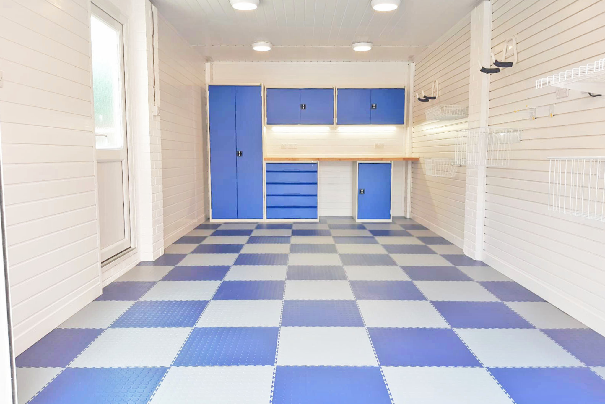 Checkerboard pattern effect on this garage floor
