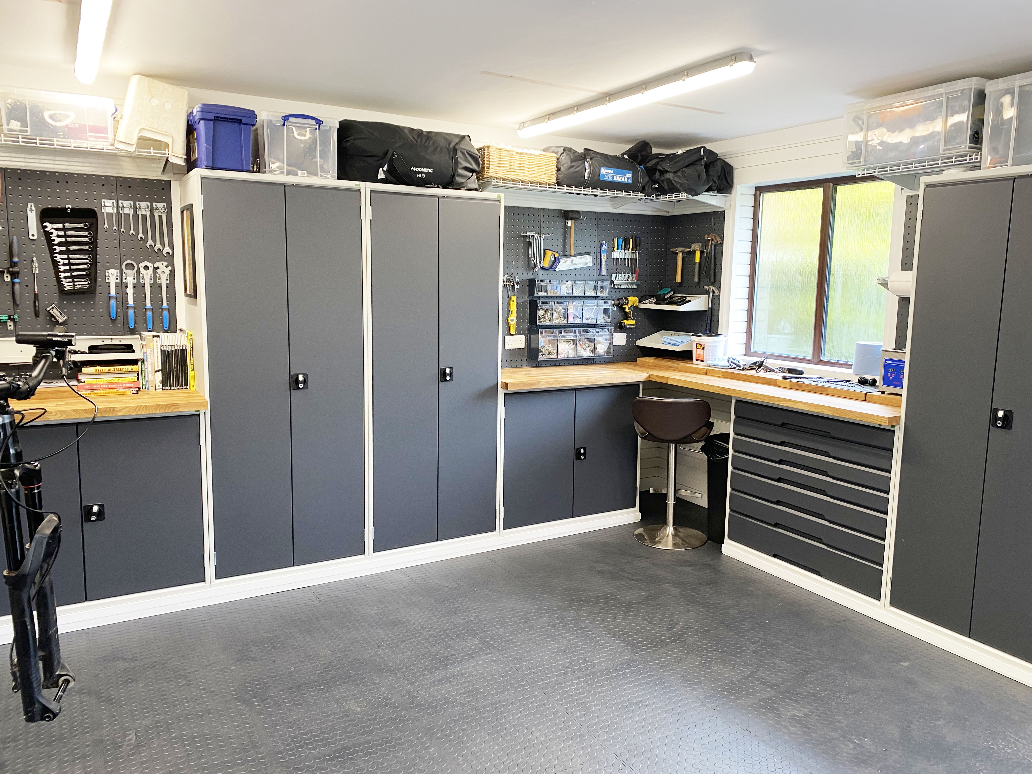 10 benefits to installing metal storage cabinets in your garage